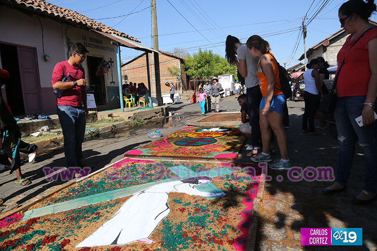 Alfombras pasionarias avivan la fe de los cristianos